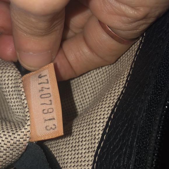 Vintage Dooney and Bourke black shoulder bag. - Picture 6 of 7